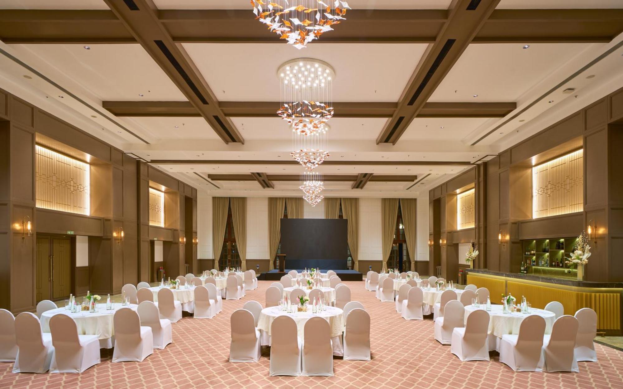 Dlf Club 5 Hotel Gurgaon Exterior photo
